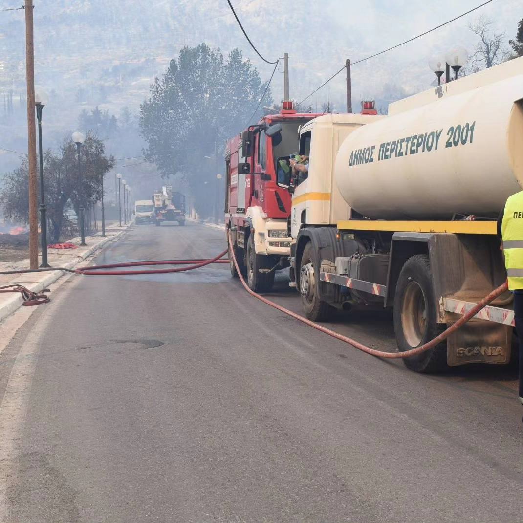 Ο Δήμος Περιστερίου στέλνει υδροφόρες στην Πάρνηθα