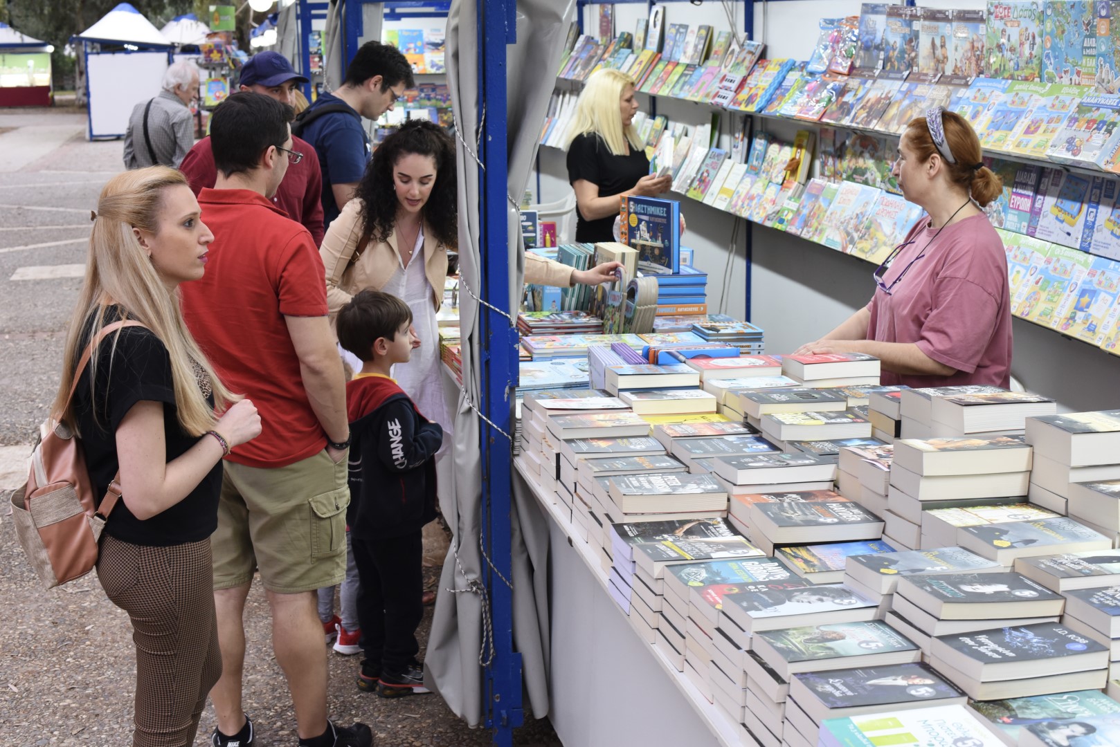 Μεγάλο ενδιαφέρον για την Έκθεση Βιβλίου  στο Άλσος Περιστερίου