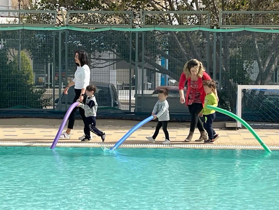 Γέμισε παιδικά χαμόγελα το Δημοτικό Κολυμβητήριο Πετρούπολης