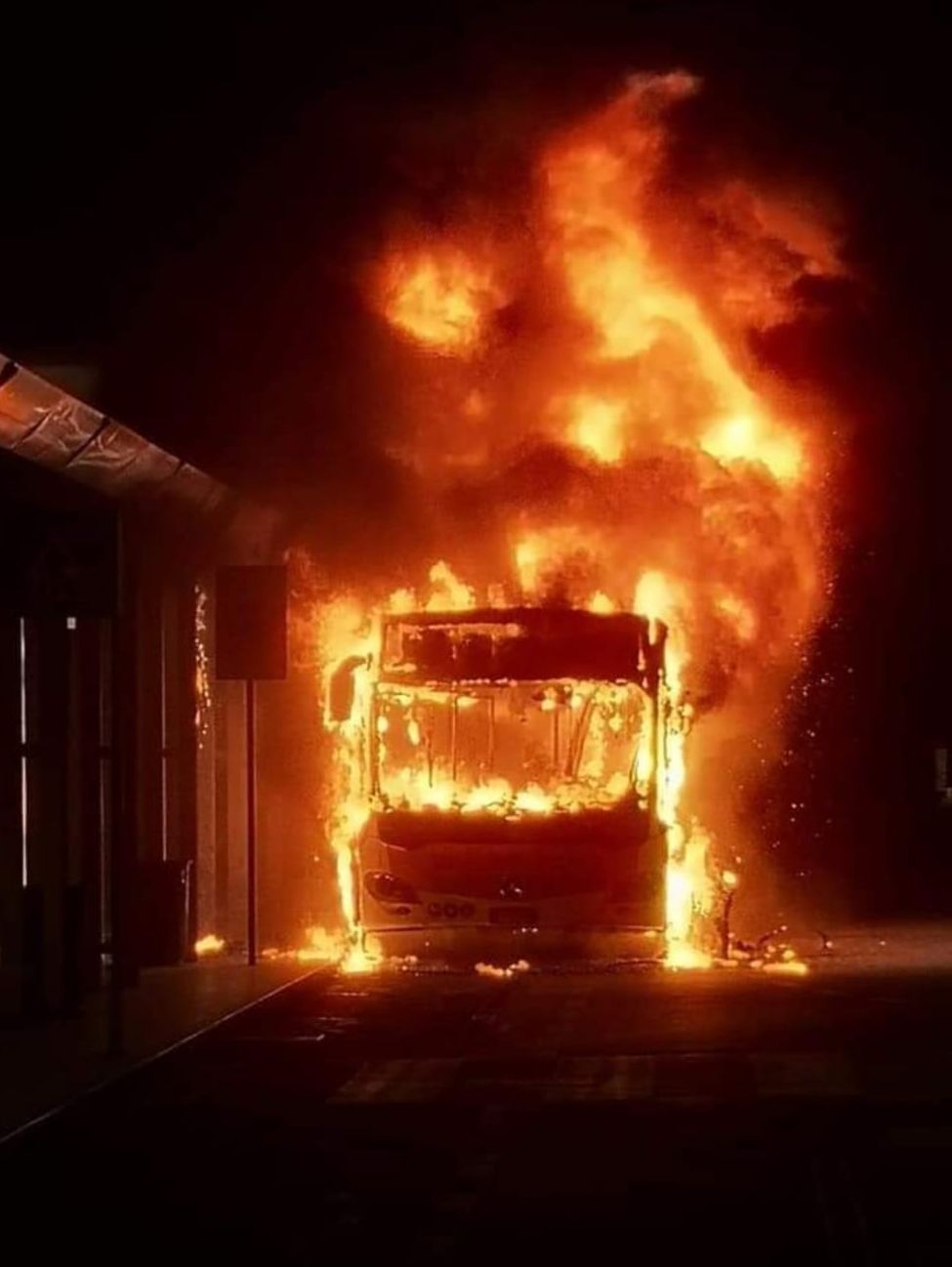 Περιστέρι,φωτιά σε λεοφωρείο