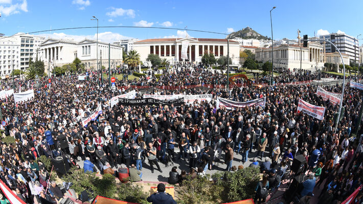 Συγκλονιστικό το συλλαλητήριο στην Αθήνα και σε όλες τις μεγάλες πόλεις της χώρας