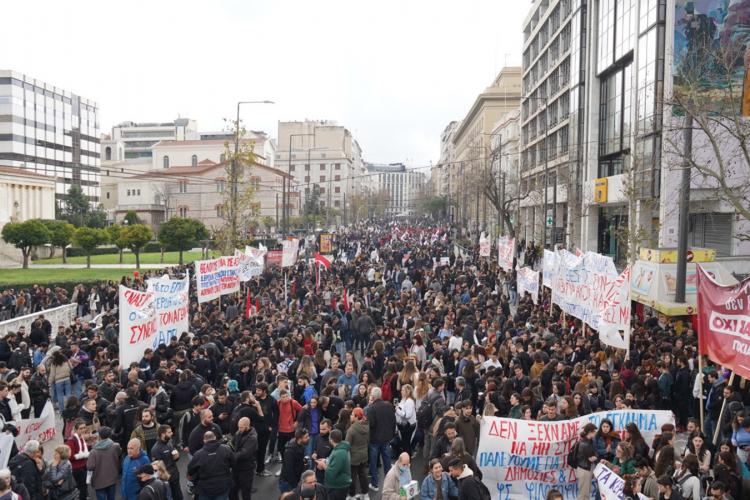 Τεράστια η απεργιακή κινητοποίηση στην Αθήνα 