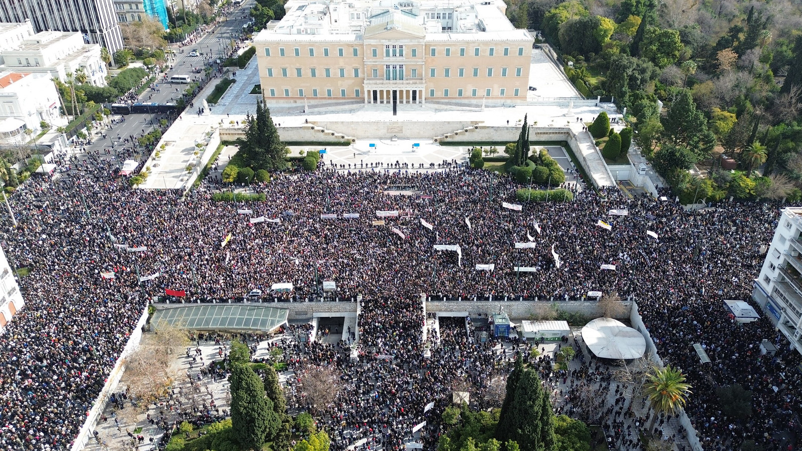 Μεγαλειώδεις οι συγκεντρώσεις σε όλη τη χώρα για τα θύματα των Τεμπών